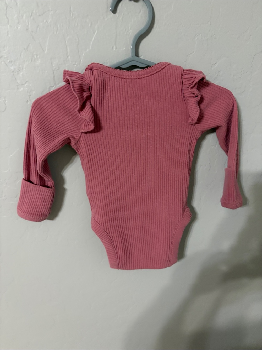 Baby GAP Ribbed Ruffle Shoulder One-Piece - Dusty Rose - Picture 4 of 4